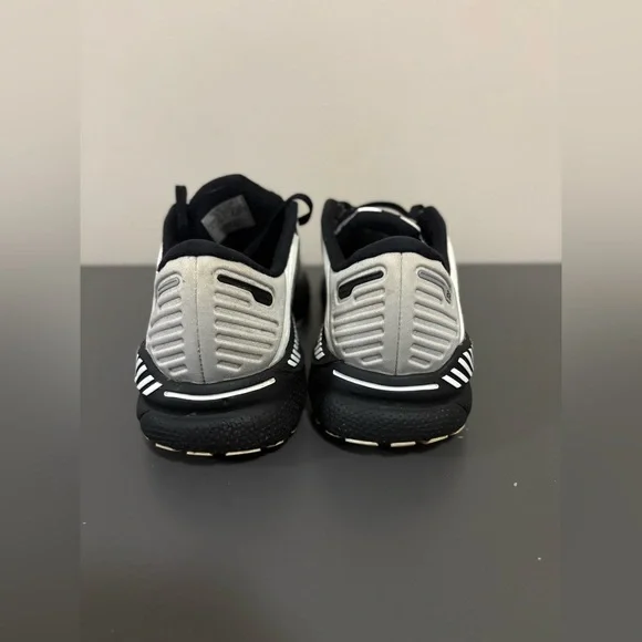 Brooks Womens Adrenaline GTS 22 Gray and Black Running Shoes, Size:8 - Picture 4 of 14